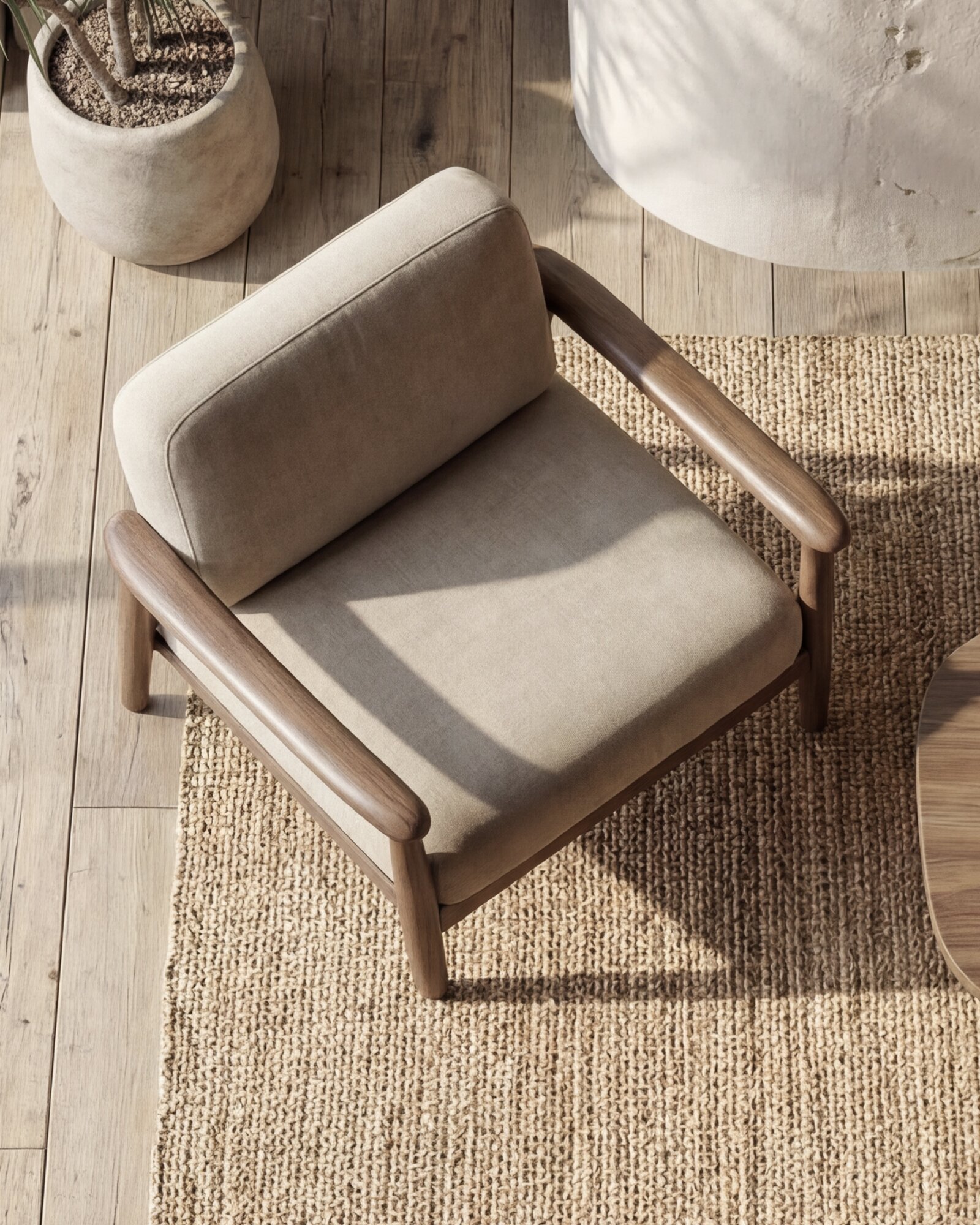 The Verano seen from above, the cushions held in the solid-wood frame